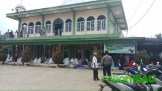 Ratusan warga Ukui ikuti Sholat Idul Adha, Polsek Ukui himbau jaga Protokol Kesehatan